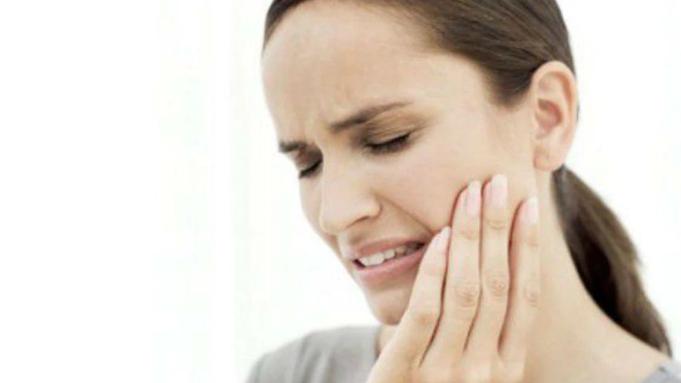 real age of wisdom molar home remedies will help you to reduce molar pain | दाढ़ के दर्द को कम करने में ये घरेलू उपाय करेंगे आपकी मदद, जानें अक्ल दाढ़ निकलने की उम्र