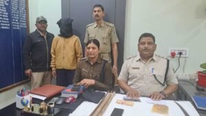 Police arresting mastermind involved in fake job advertisement scam in Sundargarh