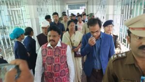 Health Minister meeting burnt student at IGH during hospital visit