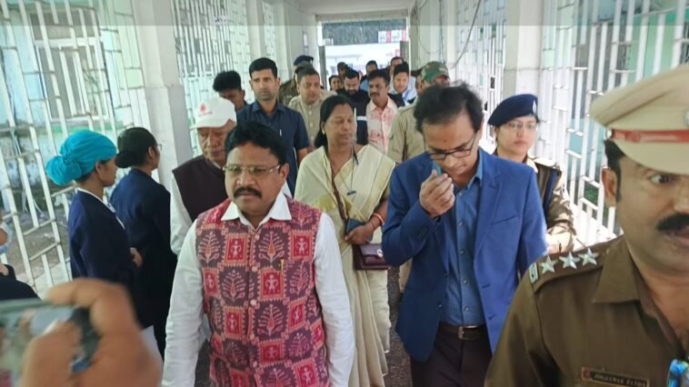 Health Minister meeting burnt student at IGH during hospital visit