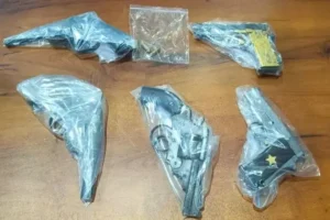 “illegal arms smuggling” अवैध हथियार तस्कर सुनील माझी की गिरफ्तारी और बरामद हथियार