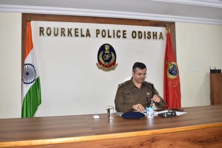 Rourkela Police Superintendent meeting with bar operators at District Police Office
