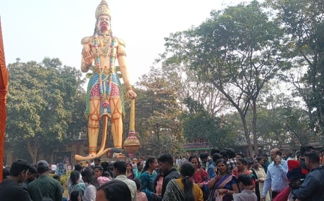 Devotees offering prayers at Hanuman Vatika on New Year 2026 in Rourkela