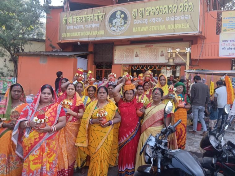 Devotees participating in Rourkela Hindu Sammelan Kalash Yatra
