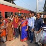 Jammu hostage youth Purushottam Gaud welcomed in Rourkela railway station