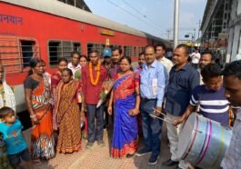 Jammu hostage youth Purushottam Gaud welcomed in Rourkela railway station