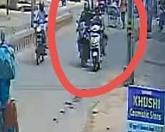 Chain snatching incident captured on CCTV in Basanti Colony Rourkela