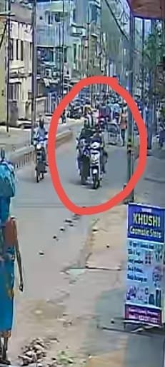 Chain snatching incident captured on CCTV in Basanti Colony Rourkela