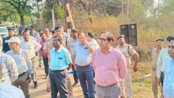 Rourkela DRM Tarun Huria inspecting automatic sensor railway gate