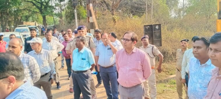 Rourkela DRM Tarun Huria inspecting automatic sensor railway gate